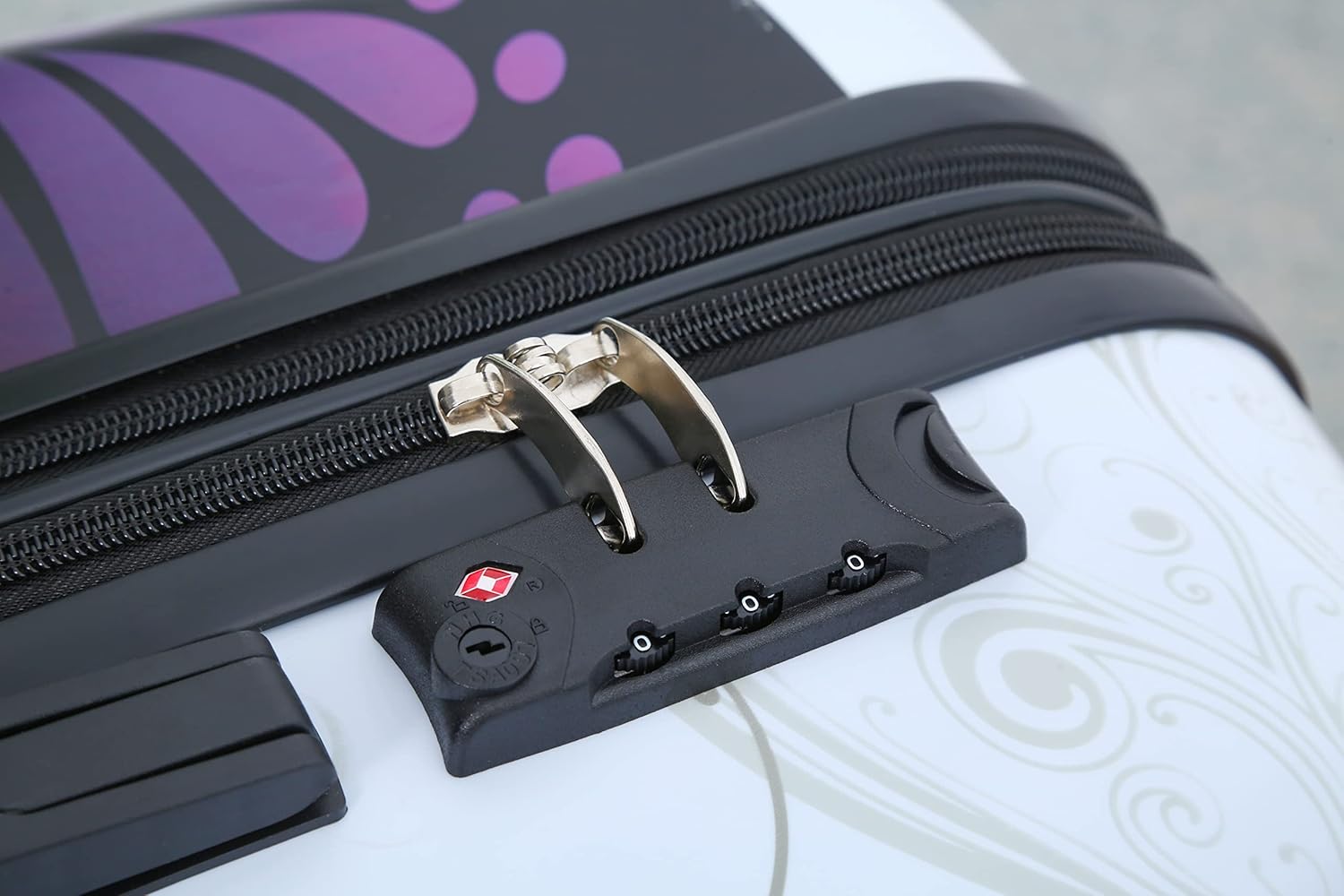 Set_Valise_4_pieces_Polycarbonate_Valise_Cabine_Valise_Moyenne_Valise_Grande_Vanity_Blanc_-_Celims_France